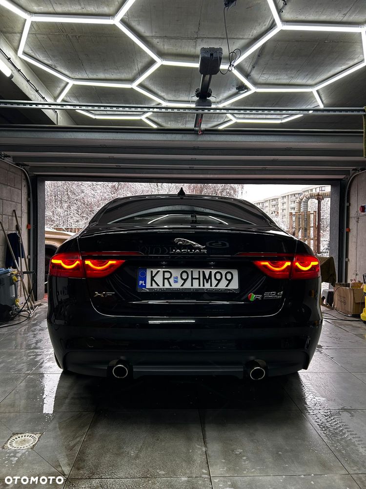 Jaguar XF 2.0 i4D AWD R-Sport - 9