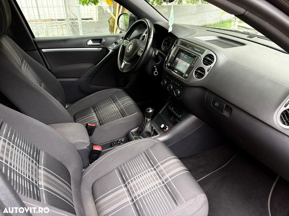 Volkswagen Tiguan 2.0 TDI SCR BlueMotion Technology Lounge Sport & Style - 11