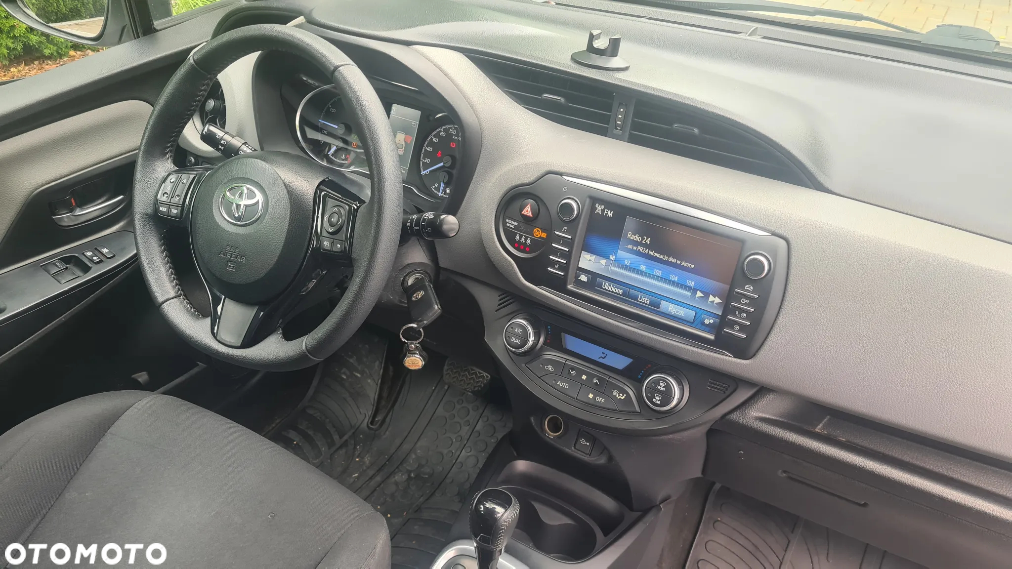 Toyota Yaris Hybrid 100 Dynamic - 9