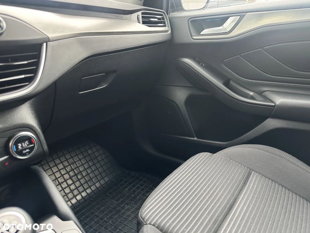 Ford Focus 1.0 EcoBoost Titanium X - 21