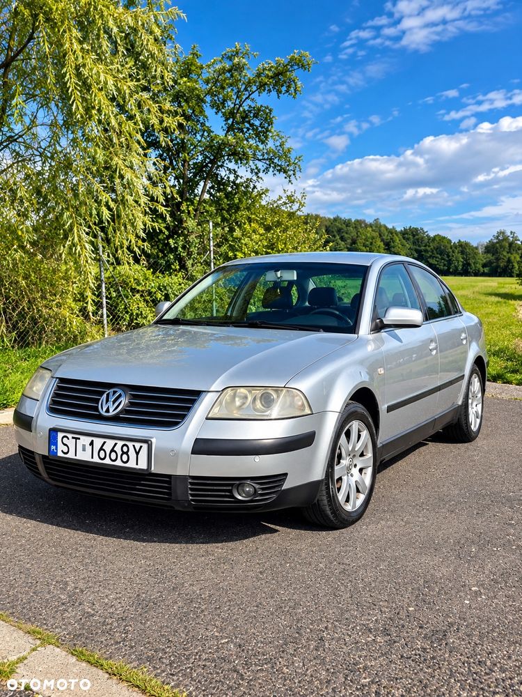 Volkswagen Passat - 1