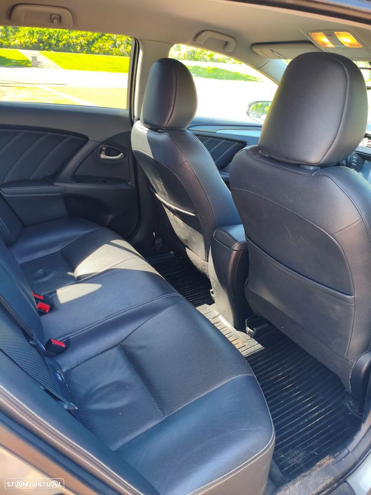 Toyota Avensis SW 2.0 D-4D Luxury+GPS - 6