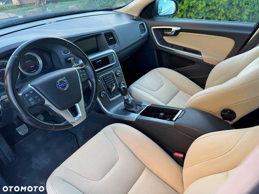 Volvo V60 D3 Momentum - 6