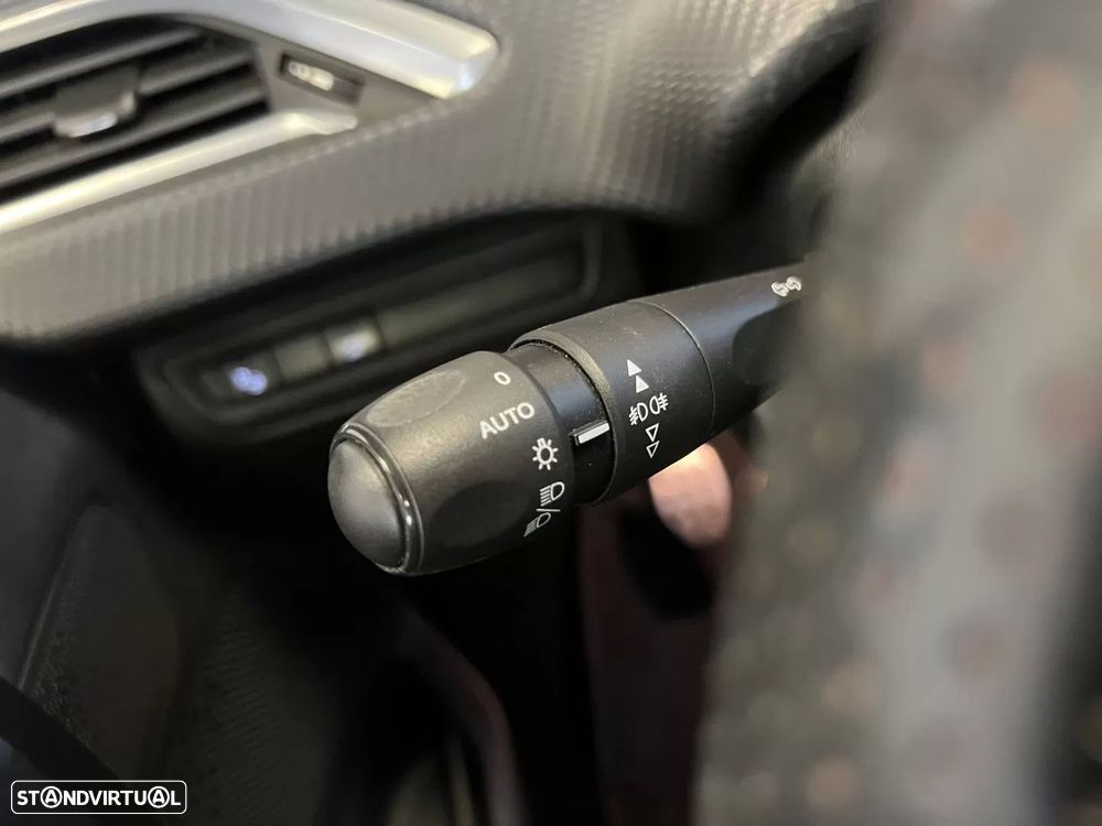 Peugeot 2008 1.2 PureTech GT Line - 37
