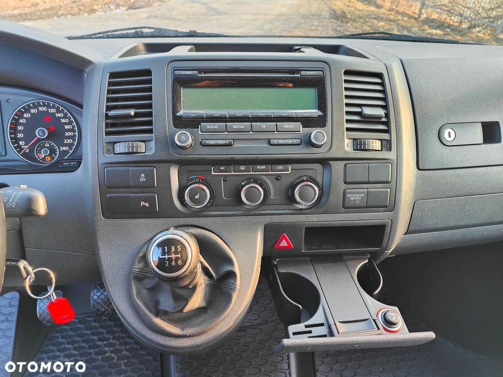 Volkswagen Caravelle - 18