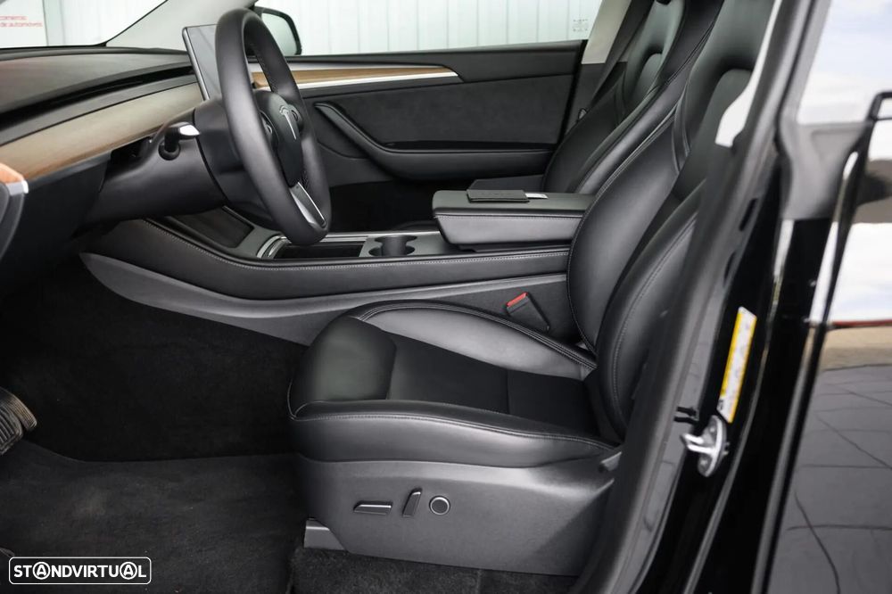 Tesla Model Y Long Range RWD - 29