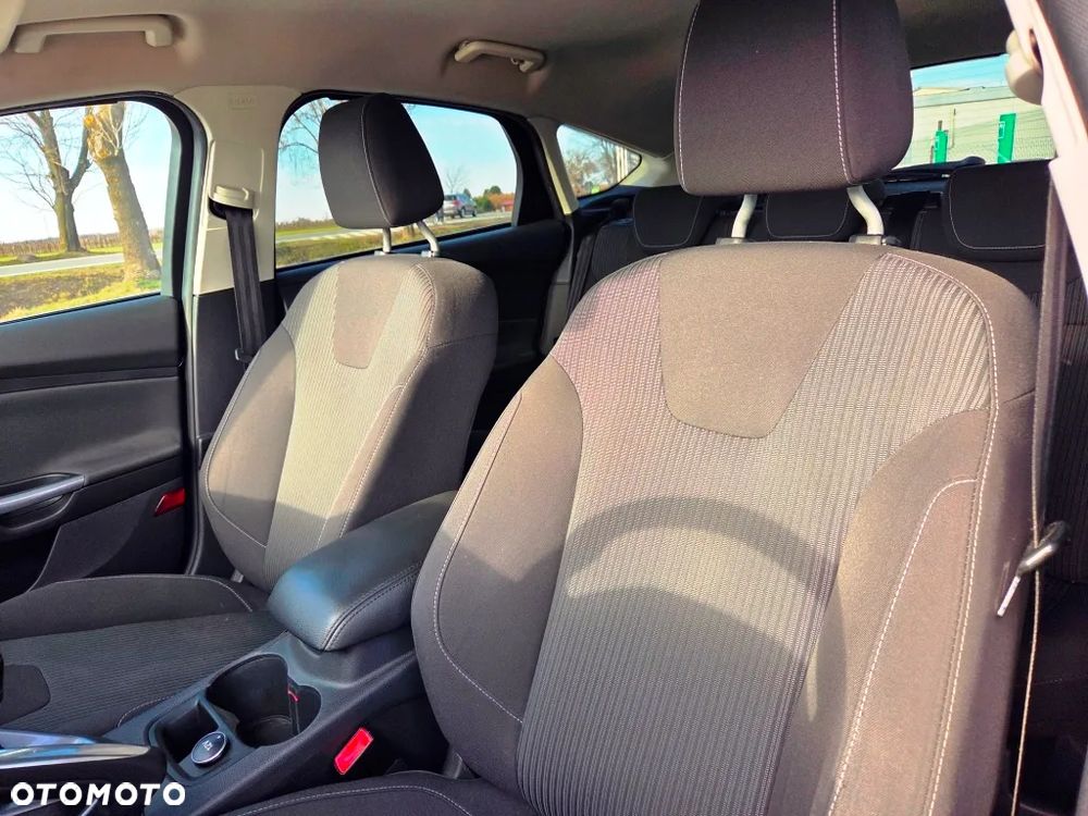 Ford Focus 1.6 Titanium - 24