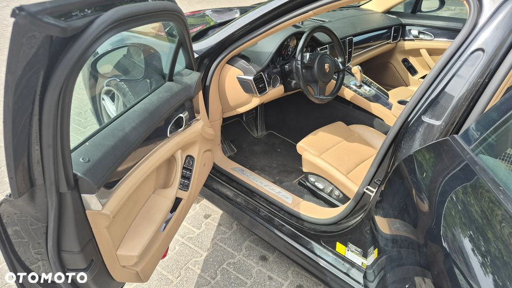 Porsche Panamera 4 PDK Platinum Edition - 8
