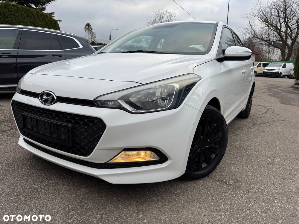 Hyundai i20 1.1 CRDi YES Silver - 1