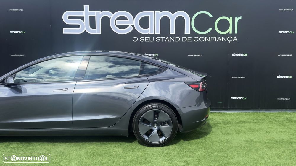 Tesla Model 3 Standard Range Plus RWD — fotografia 4