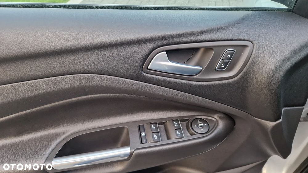 Ford Kuga 1.6 EcoBoost 2x4 Titanium - 19
