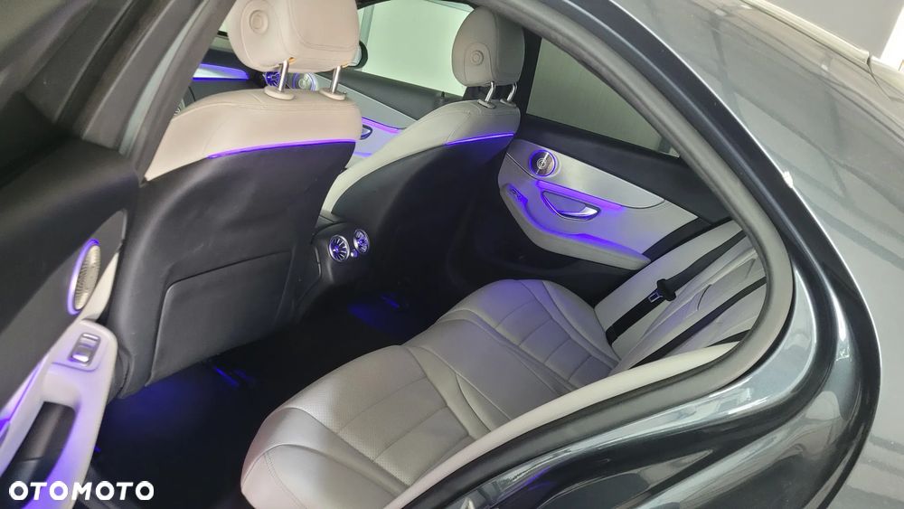 Mercedes-Benz Klasa C 300 7G-TRONIC - 12
