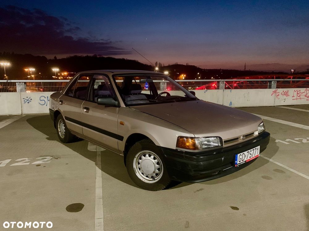 Mazda 323 1.6 GLX - 1