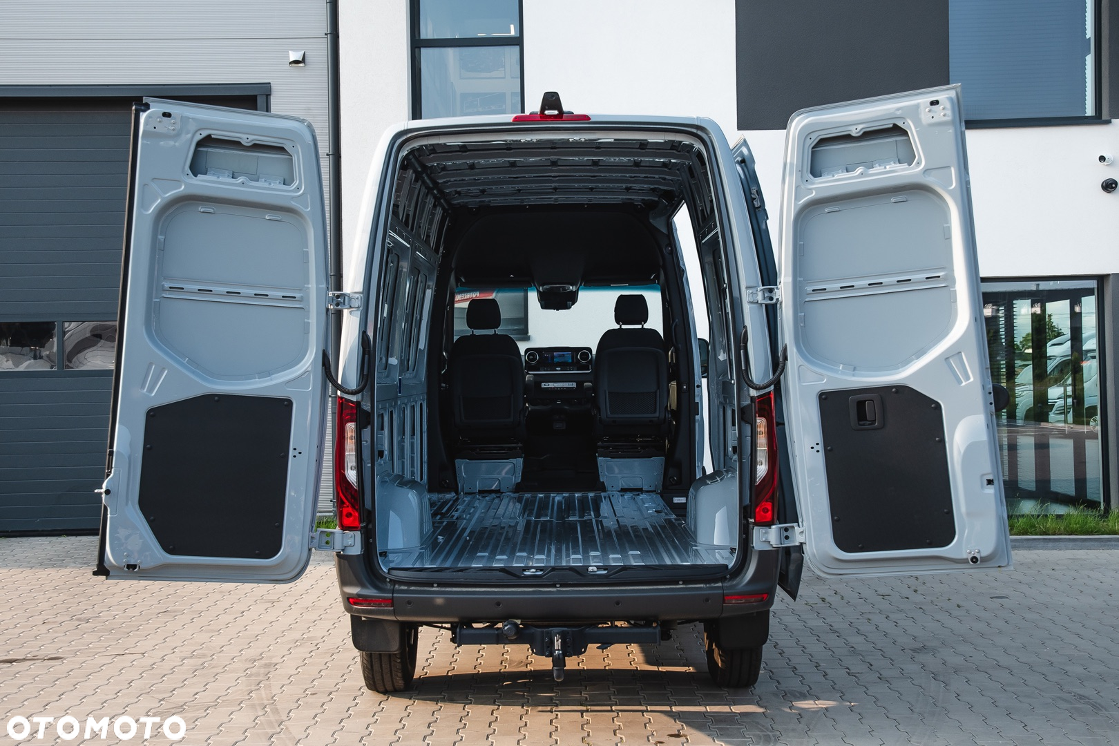 Mercedes-Benz Sprinter - 14