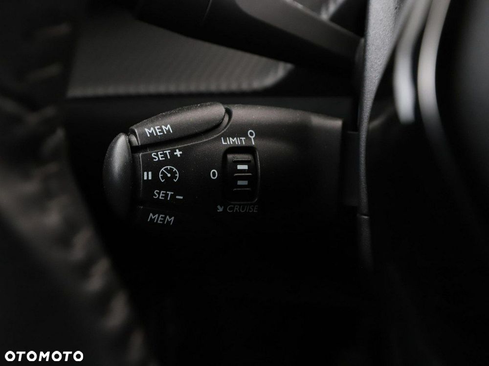 Peugeot 2008 Benzin 100 Allure - 33