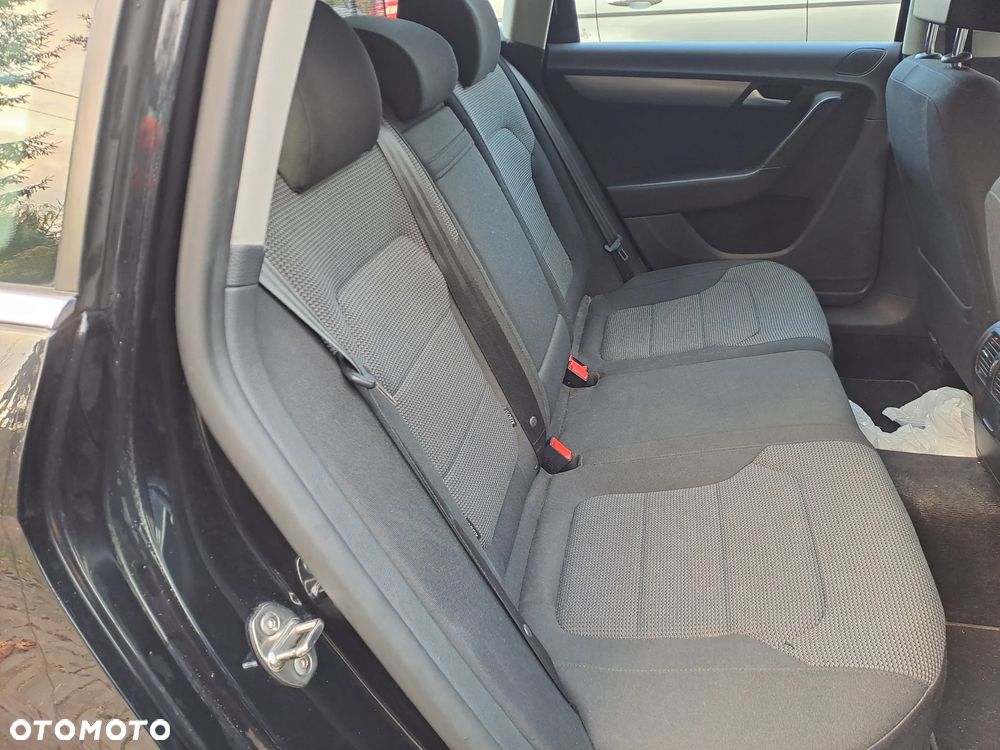 Volkswagen Passat - 8