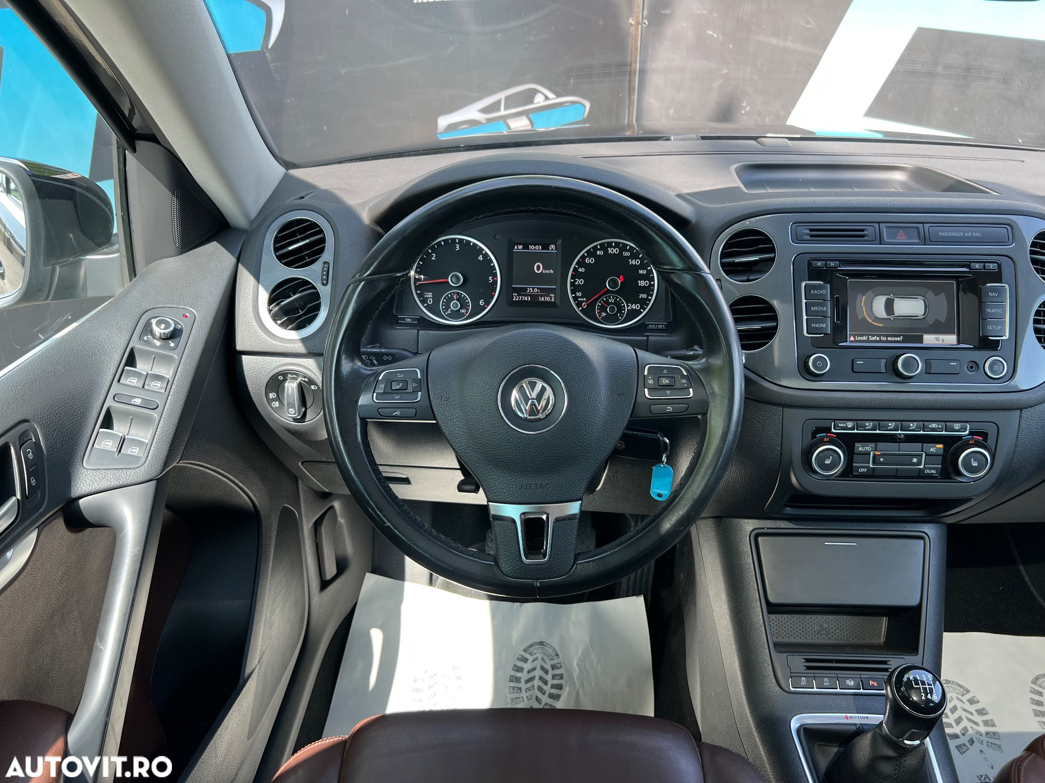 Volkswagen Tiguan 2.0 TDI 4Motion Sport & Style - 10