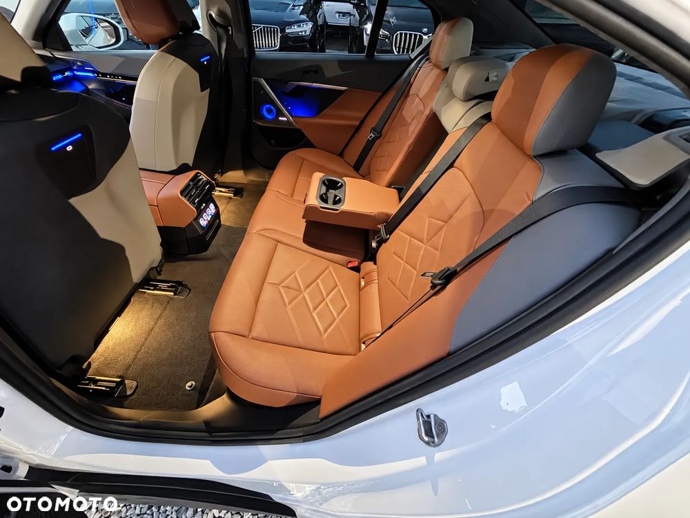 BMW Seria 5 530e xDrive - 28