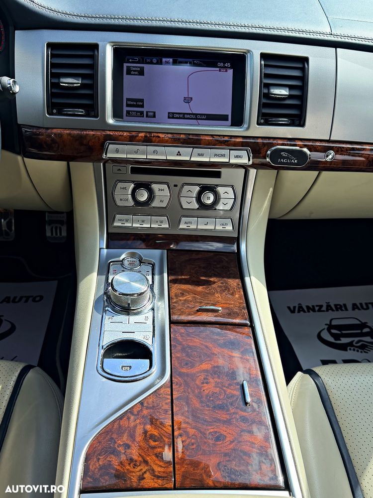 Jaguar XF 2.2D Premium Luxury - 23
