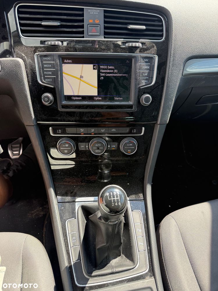 Volkswagen Golf - 8