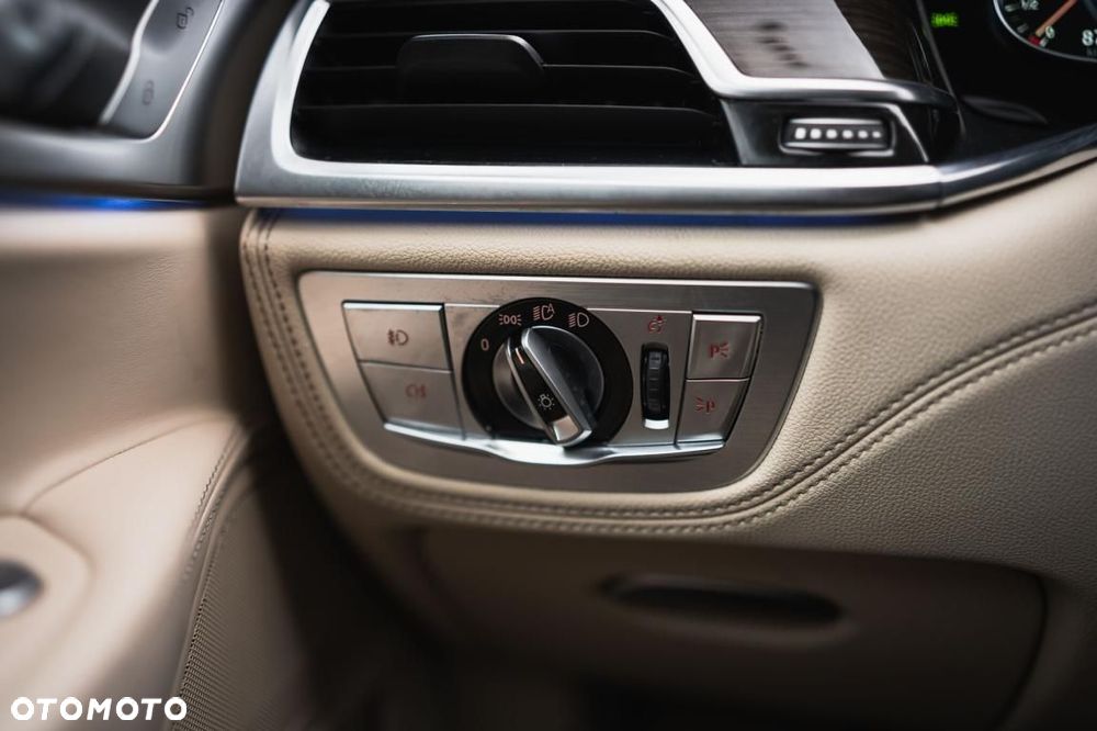 BMW Seria 7 - 28