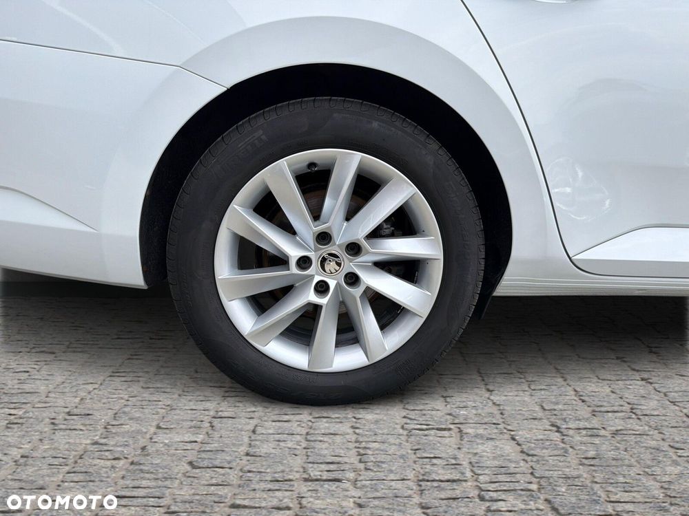 Skoda Superb 2.0 TDI SCR Style DSG - 20