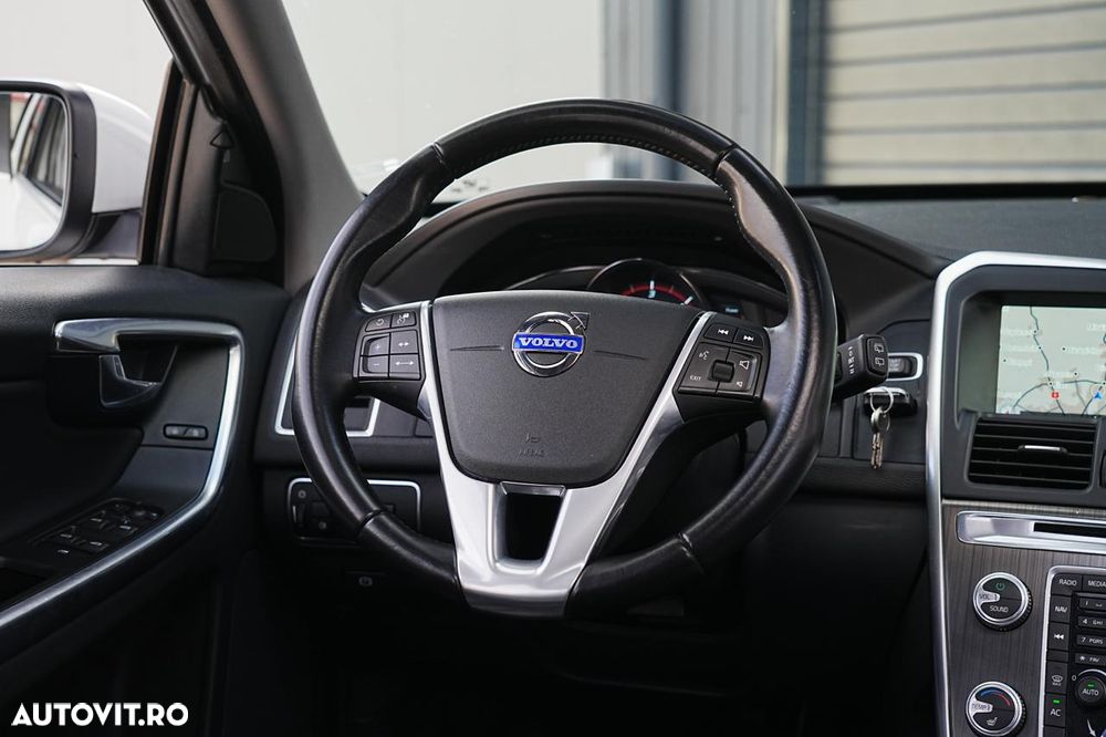 Volvo XC 60 D4 Geartronic Summum - 16