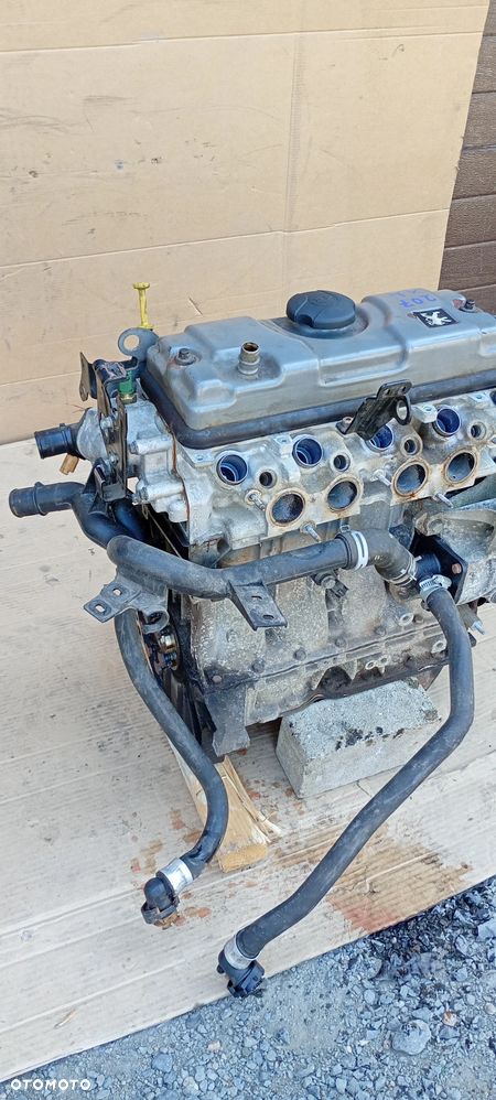 Silnik blok silnika słupek Peugeot 207 1.4 8V KFV - 6