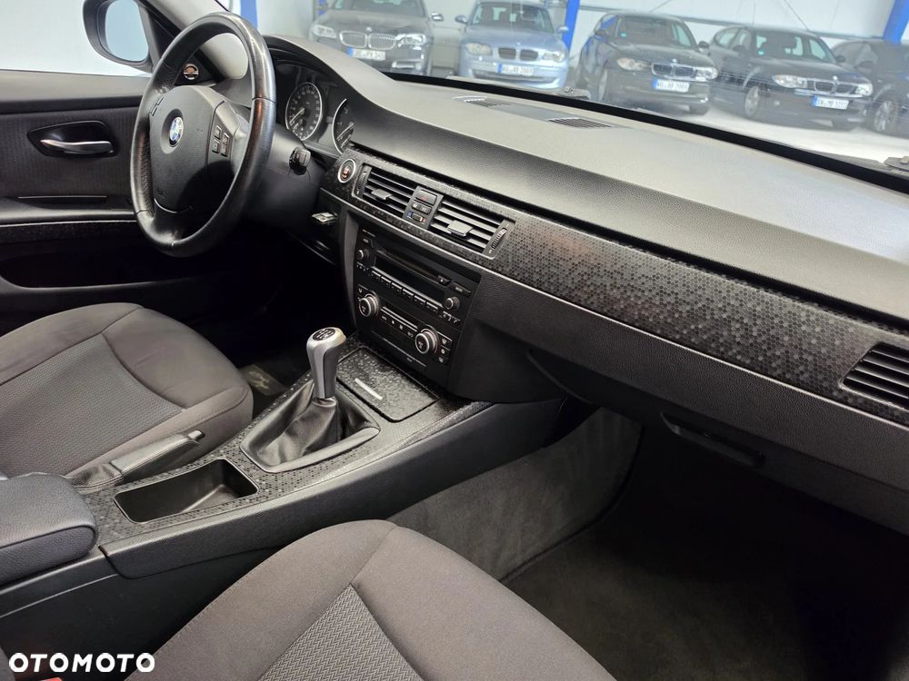 BMW Seria 3 318i - 27