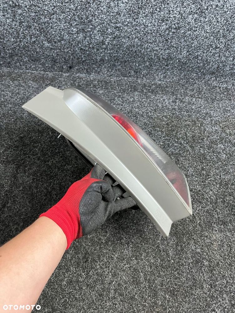 toyota corolla verso II lampa prawy tył tylna - 9