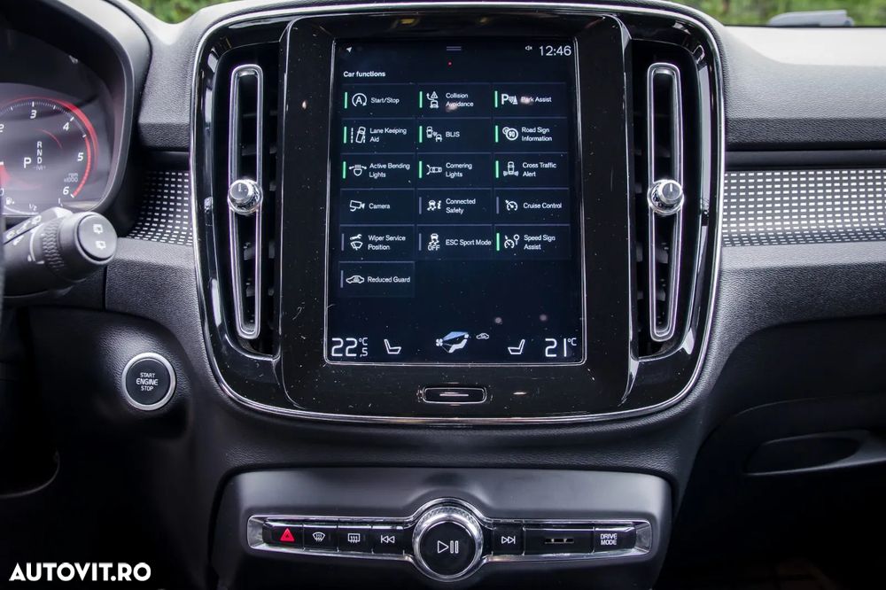 Volvo XC 40 D4 AWD Geartronic R-Design - 28