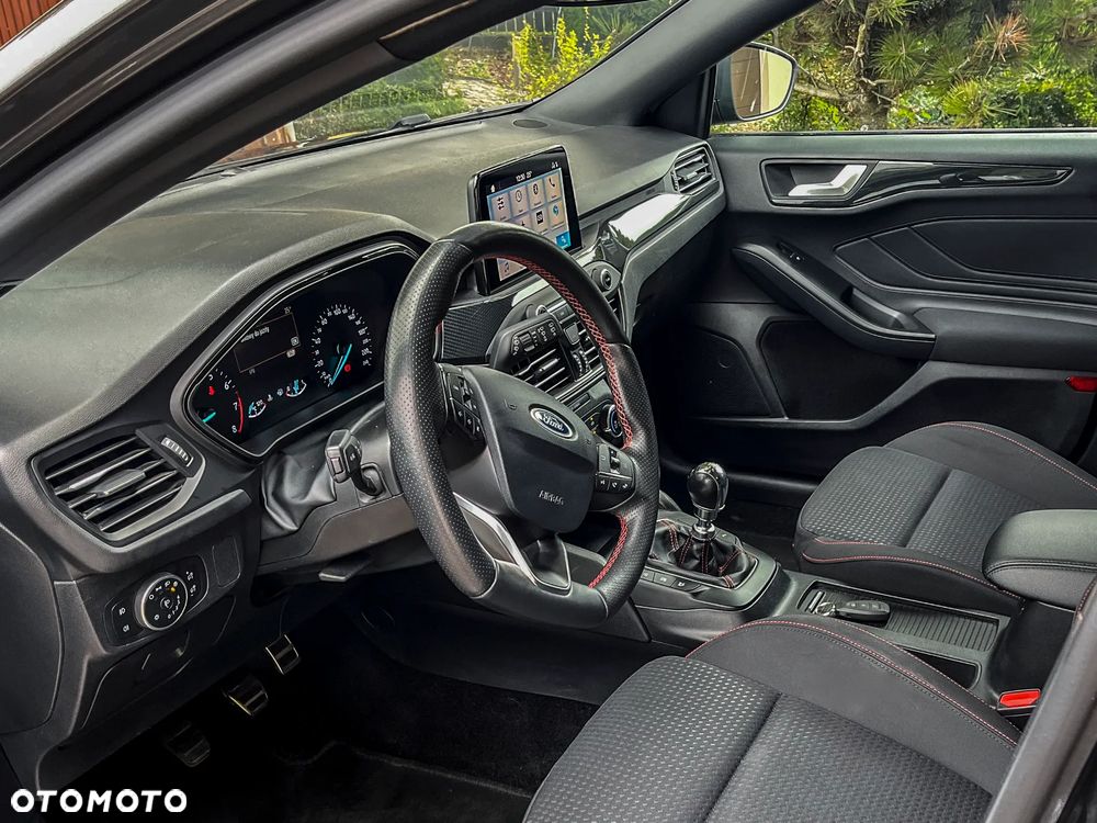 Ford Focus 1.0 EcoBoost Start-Stopp-System ST-LINE STYLE - 24