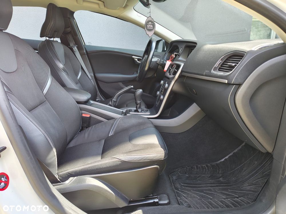 Volvo V40 D2 Momentum - 21
