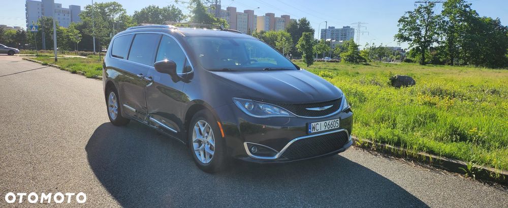 Chrysler Pacifica - 1