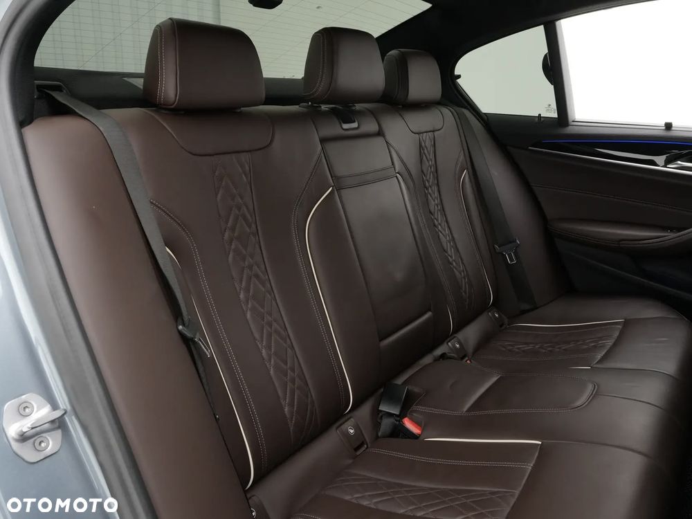 BMW Seria 5 520d M Sport - 32