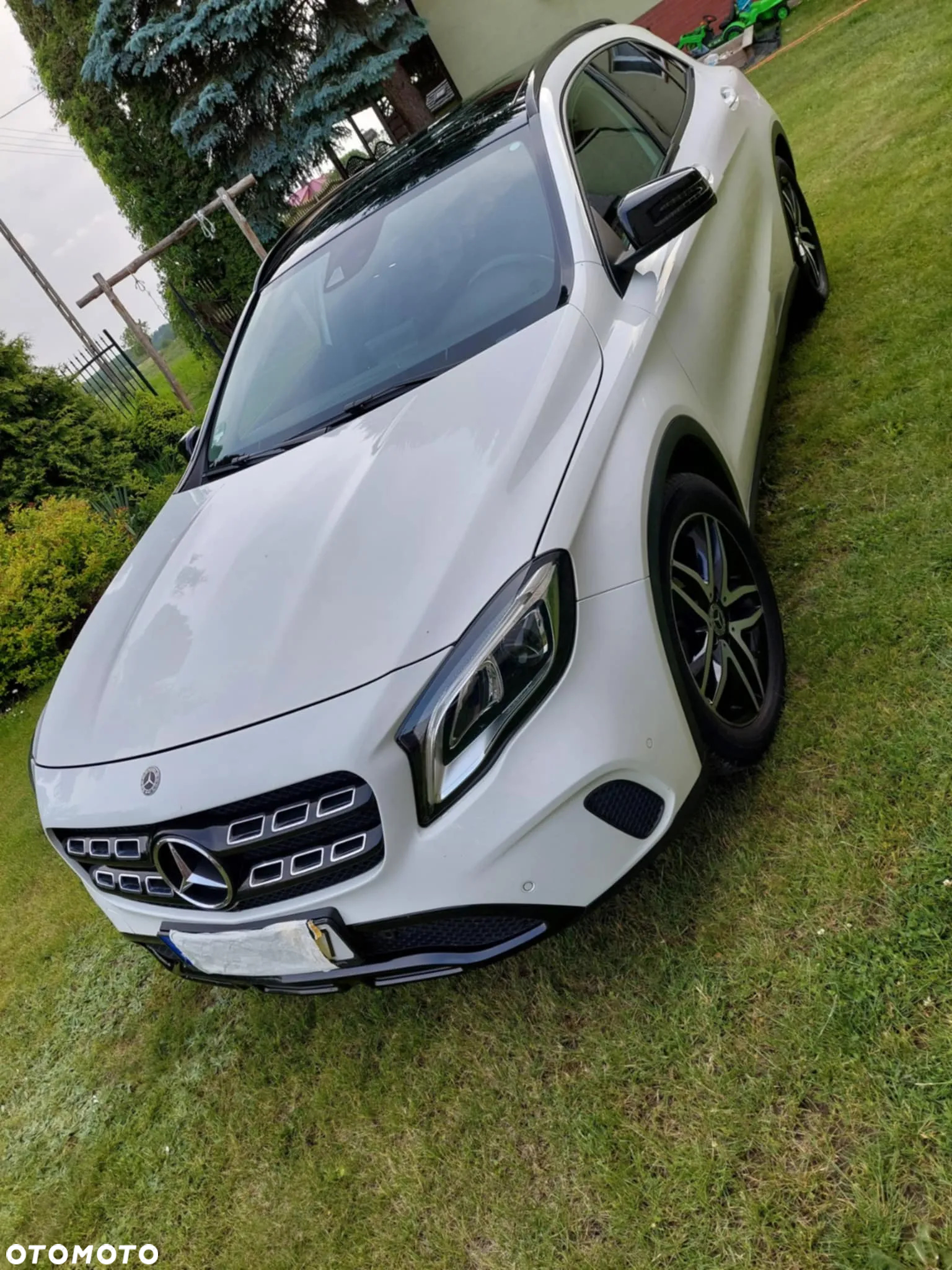 Mercedes-Benz GLA 180 - 4
