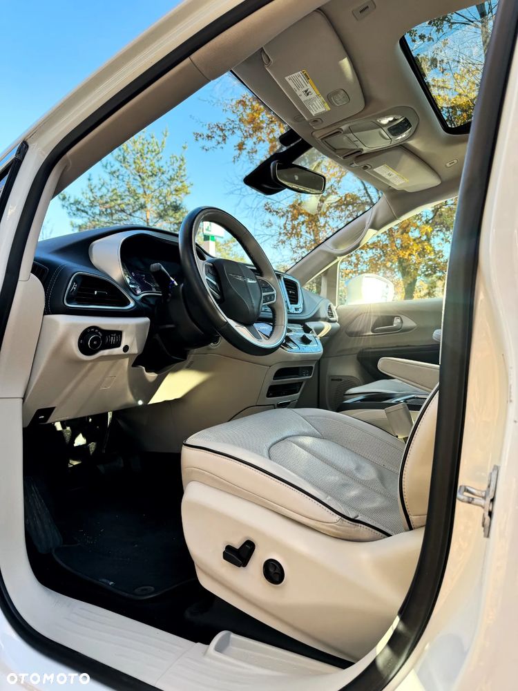 Chrysler Pacifica - 21