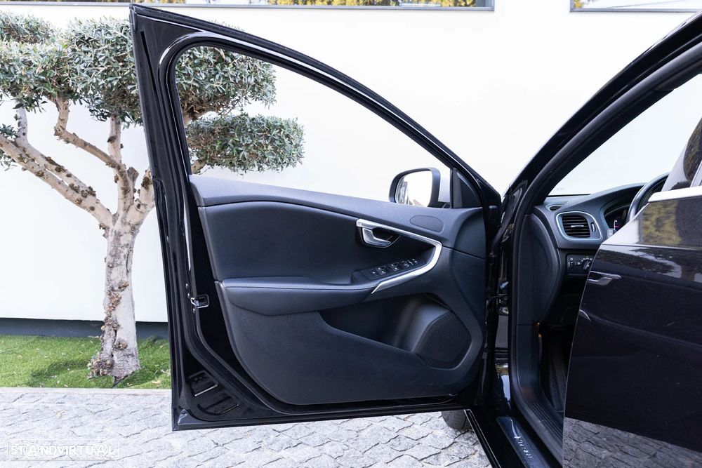 Volvo V40 2.0 D3 R-Design - 18