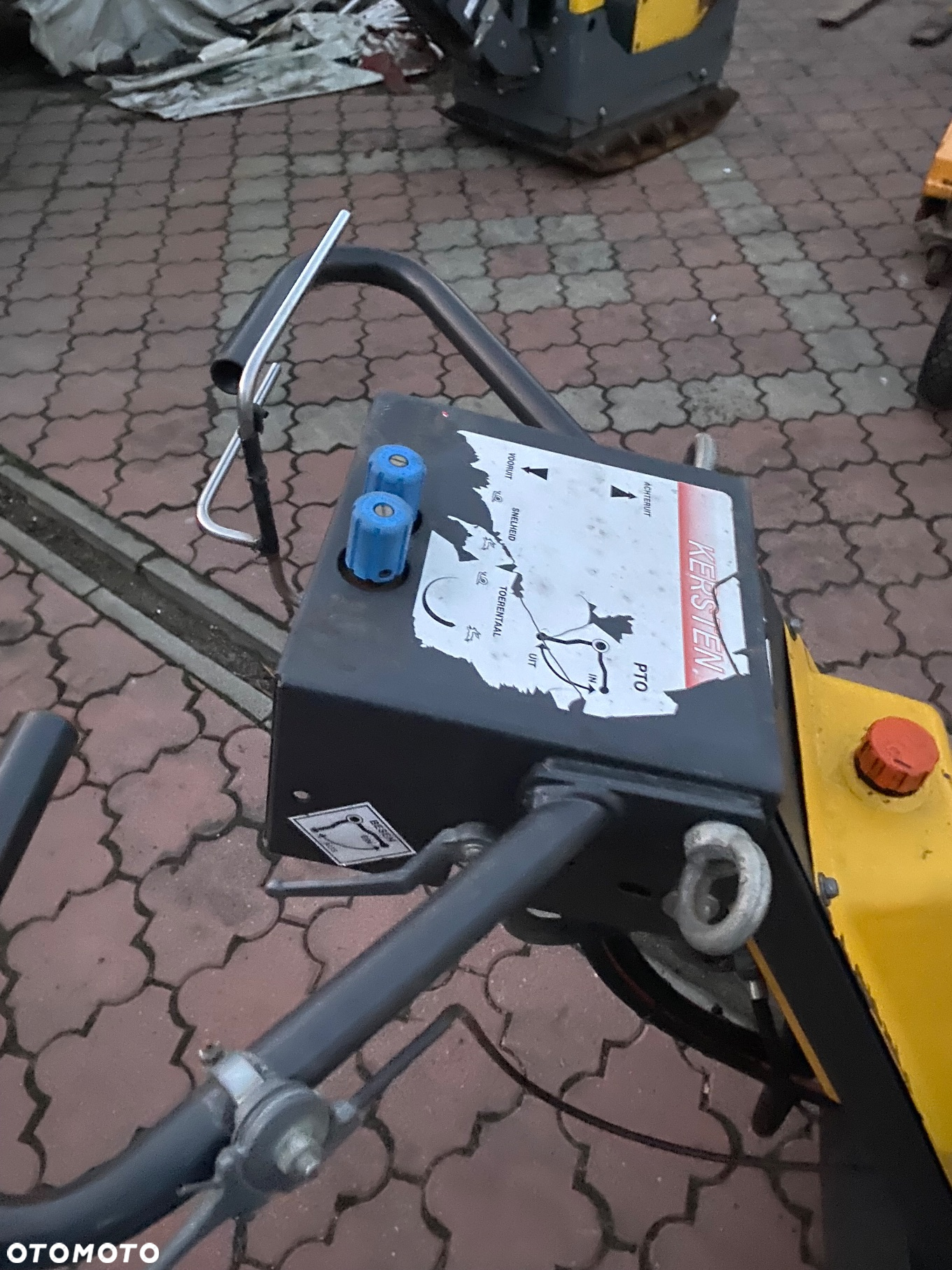 Zamiatarka spalinowa Honda z napędem hydraulicznym - 4