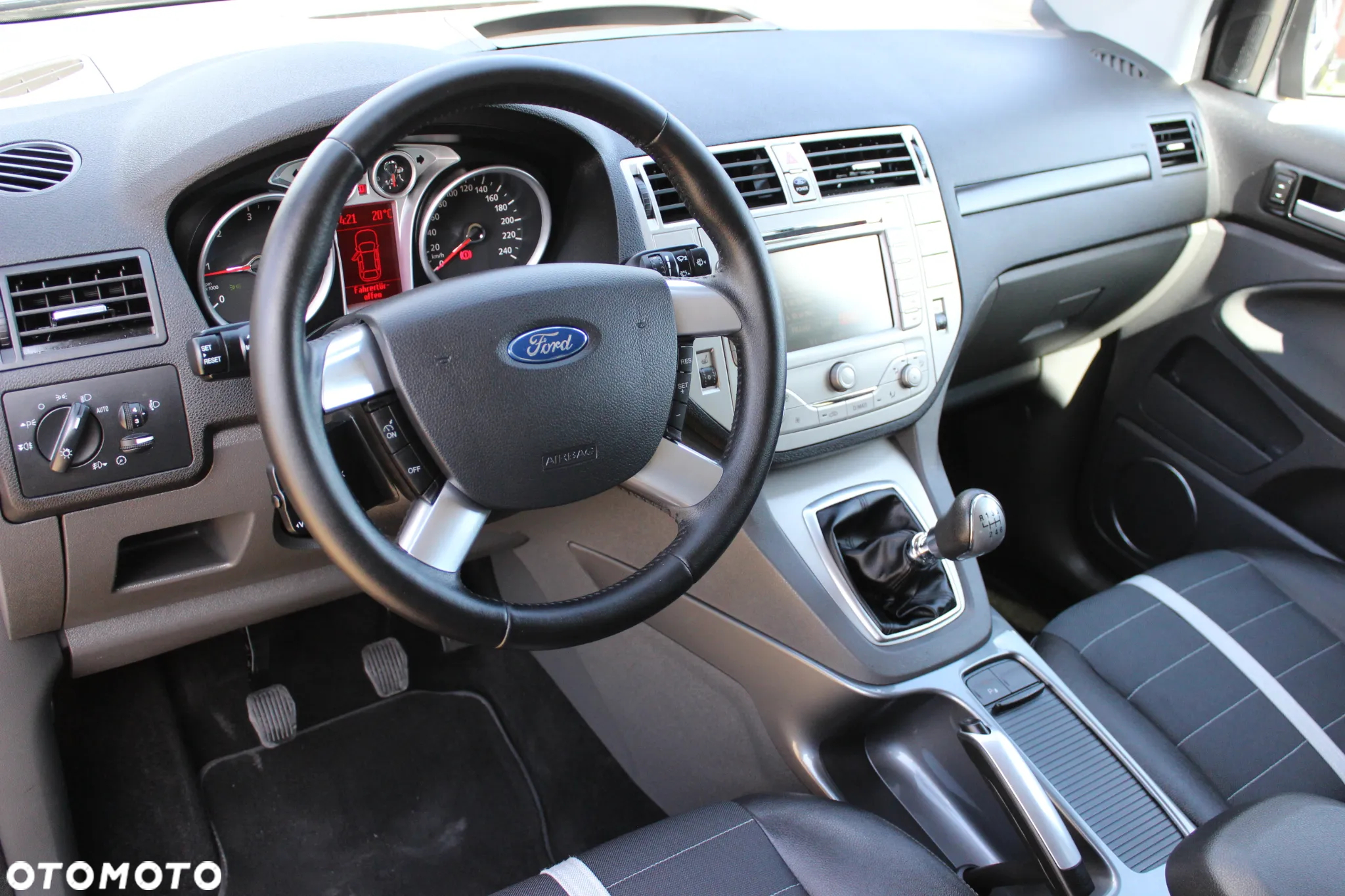 Ford Kuga 2.0 TDCi 4x4 Titanium - 28