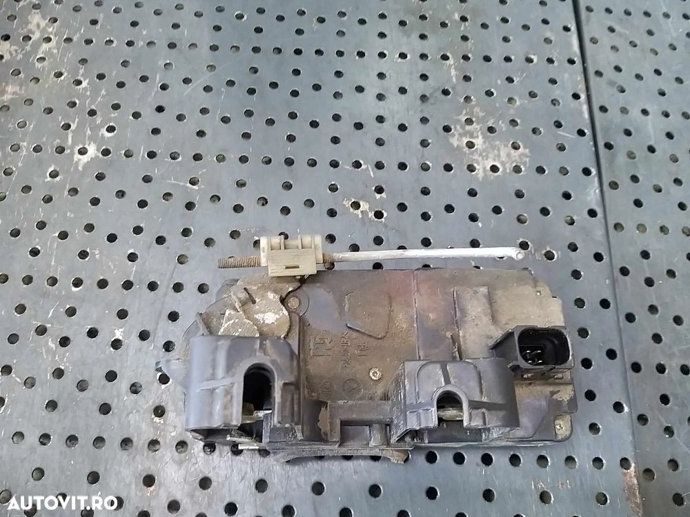Broasca usa dreapta spate opel vectra c 13210763 - 3