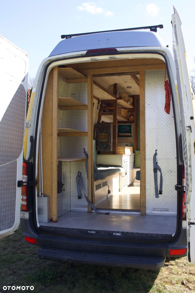 Mercedes-Benz Sprinter - 11