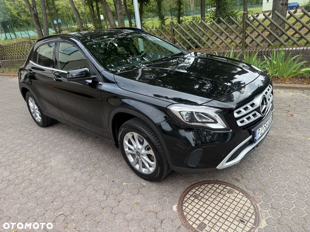 Mercedes-Benz GLA 180 7G-DCT - 19