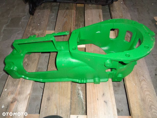 Wspornik tłumika L223784 L223785 John Deere 6250R seria 6R - 3