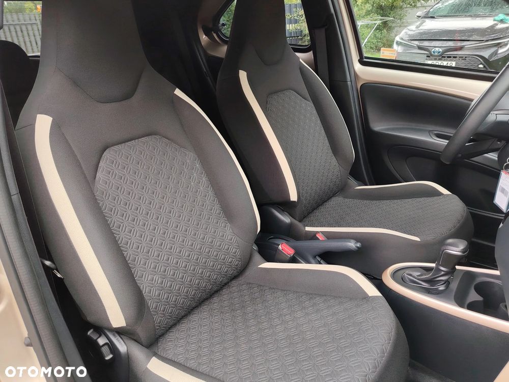 Toyota Aygo X 1.0 VVT-i Style CVT - 38