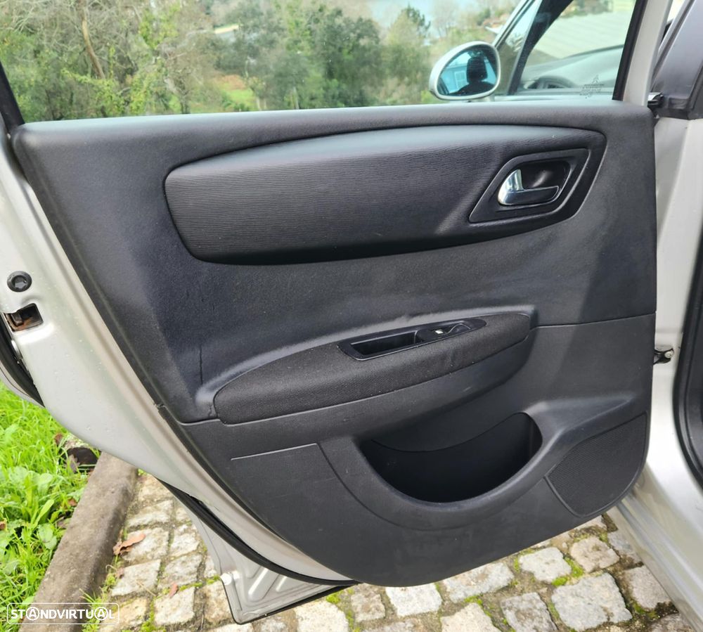 Citroën C4 1.6 HDi 110 VTR Pack - 17