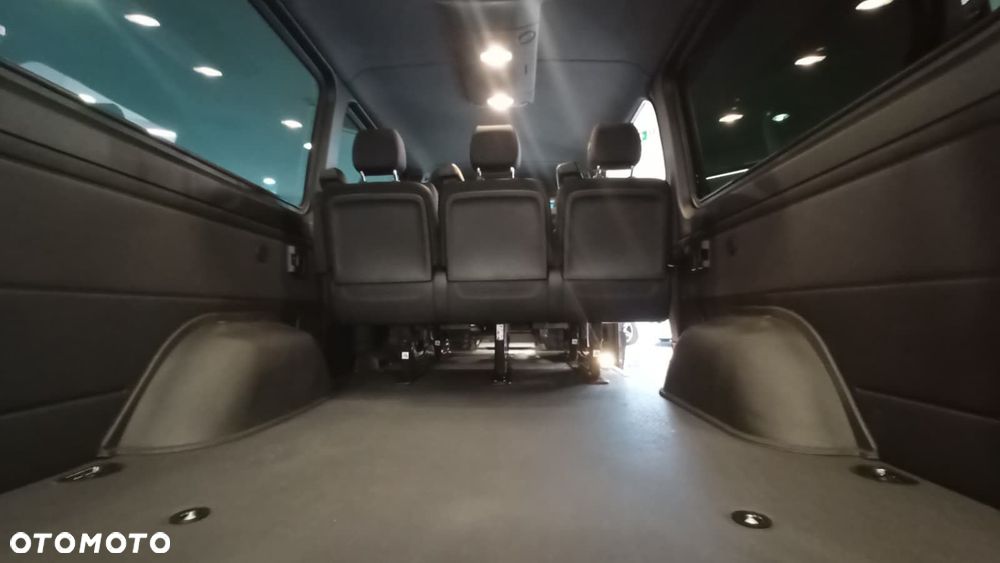 Mercedes-Benz Sprinter - 13