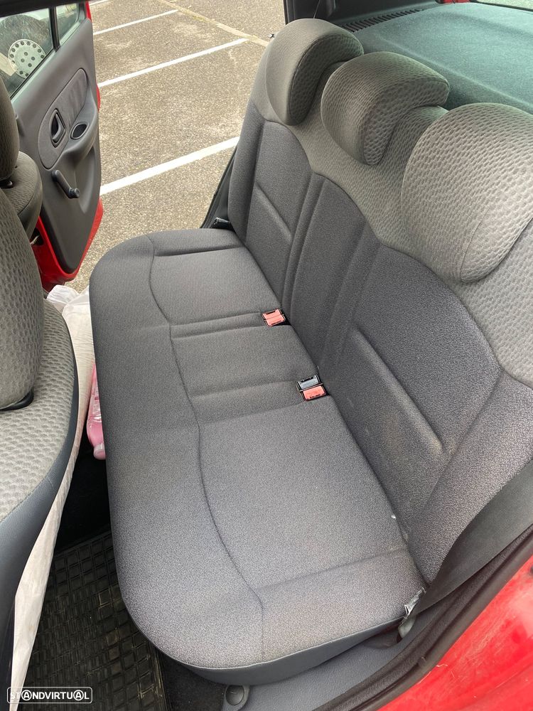 Renault Clio 1.2 16V Confort Authentique - 9
