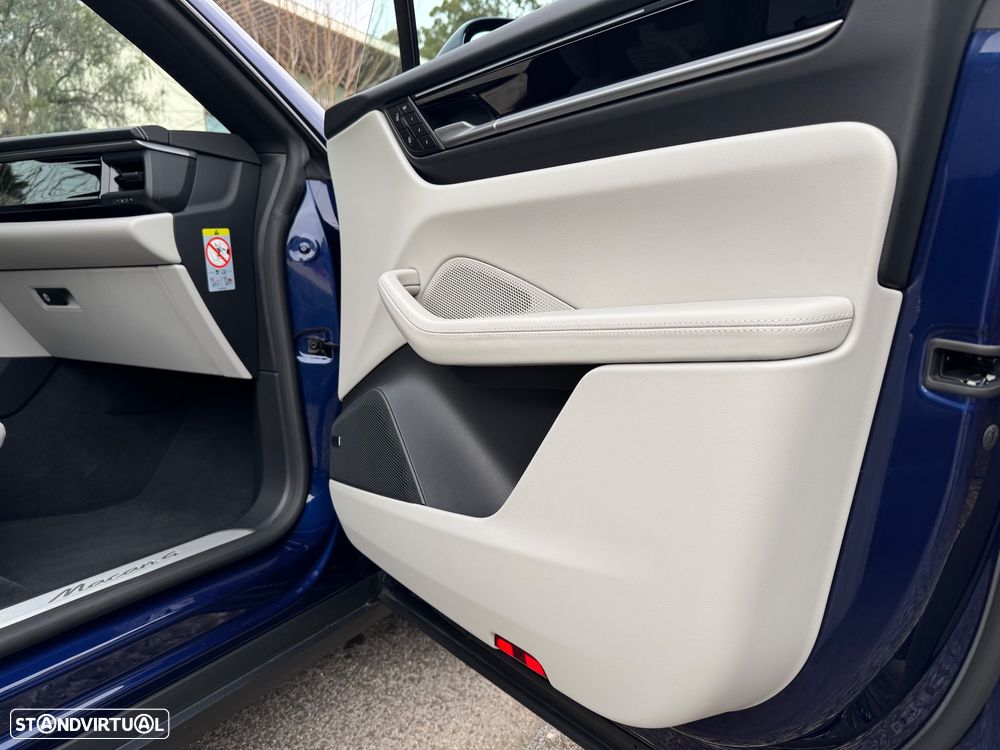 Porsche Macan Electric 4 - 20