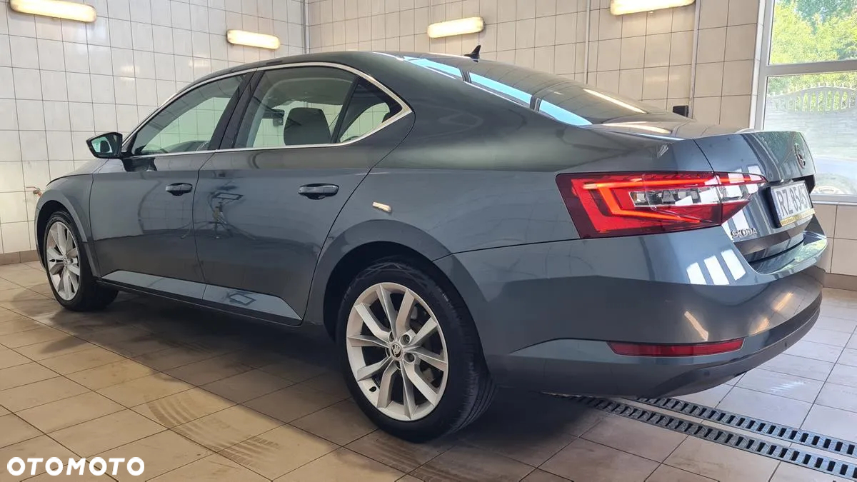Skoda Superb 2.0 TDI 4x4 Style DSG - 4